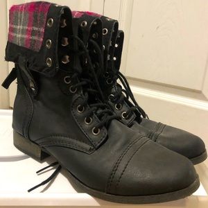Black lace-up boots with pink plaid lining, size 9.5